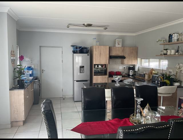 3 BEDROOM DUPLEX FOR SALE IN THATCHFIELD ESTATE